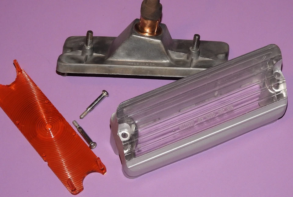 1966 OLDSMOBILE TORONADO OEM FRONT BUMPER PARKING LIGHT LAMP ASSEMBLY - RH - Image 3 of 4