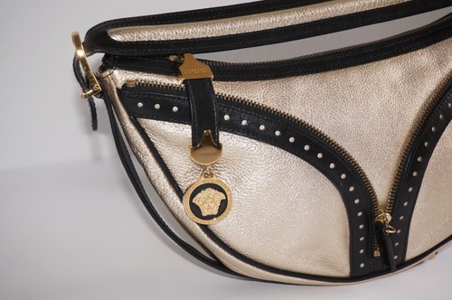 Sac à main gothique Versace vintage cuir doré et noir luxe demi lune bag - Photo 3/15