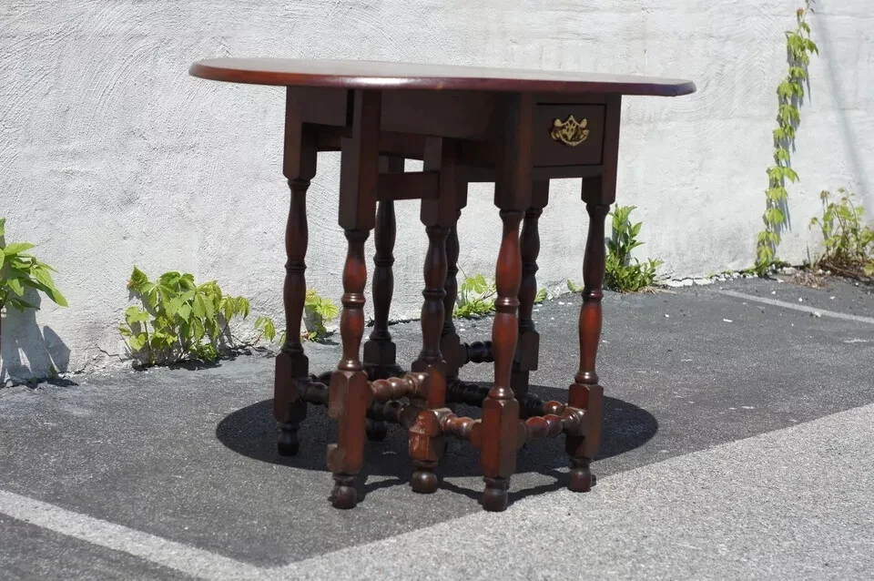 Mesa auxiliar de comedor plegable de nogal jacobeo inglés del siglo XIX, Foto 2 de 4