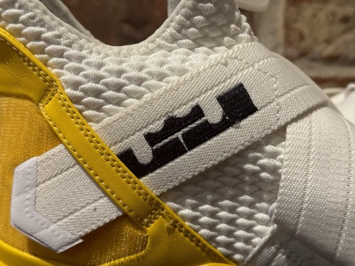 Nuevo 12 Nike Lebron Soldier XII TB Zoom Blanco Amarillo Zapatos de Baloncesto AT3872-106 - Imagen 8 de 10