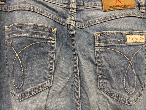 CALVIN KLEIN Logo Relaxed Low Rise Faded Wash Blue Raw Hem Denim Jeans, W27 L34 - Picture 10 of 17