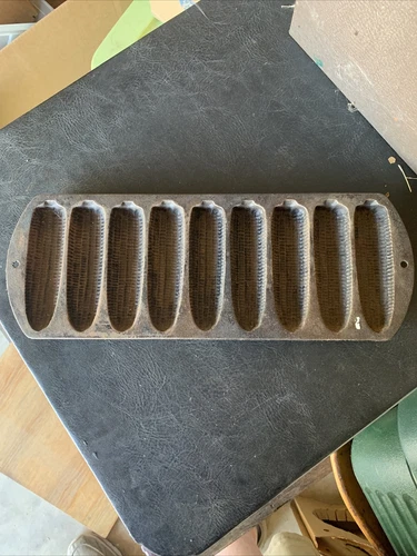 Vintage Lodge 927C2 9-Stick Corncob Cornbread Cast Iron Baking Pan
