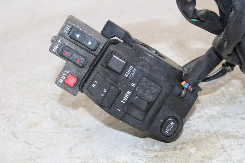 87-03 KAWASAKI VOYAGER XII OEM CLIP IZQUIERDO EN MANGO BOCINA SEÑALES INTERRUPTOR INTERRUPTORES Foto 2 de 4