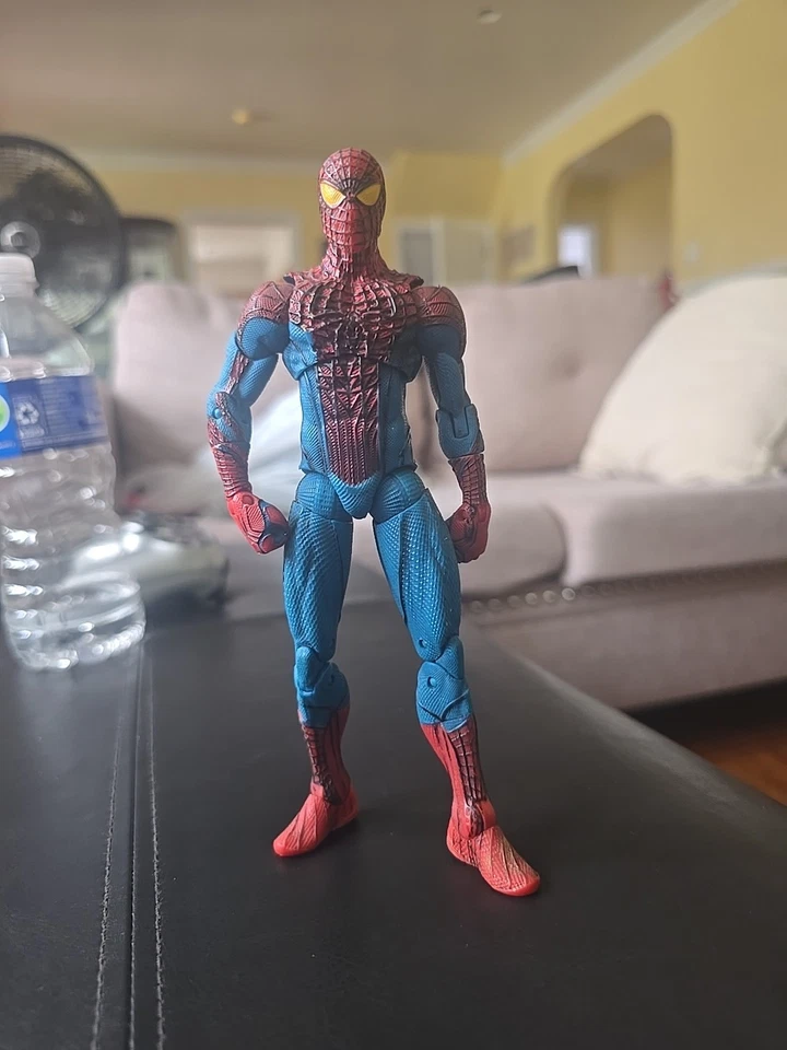 Figura Desenmascarada Diamond Select Marvel Select Amazing Spider-Man Disney Store Foto 3 de 3