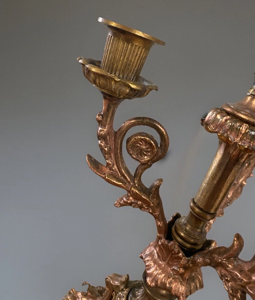 Candelabro de porcelana vintage de bronce de 3 brazos rosas pesadas ornamentadas Foto 4 de 4