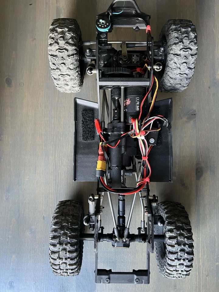 Axial SCX10 Pro Holmes Hobbies HW Fusion Comp Crawler GREAT ELECTRONICS  - Image 4 of 4