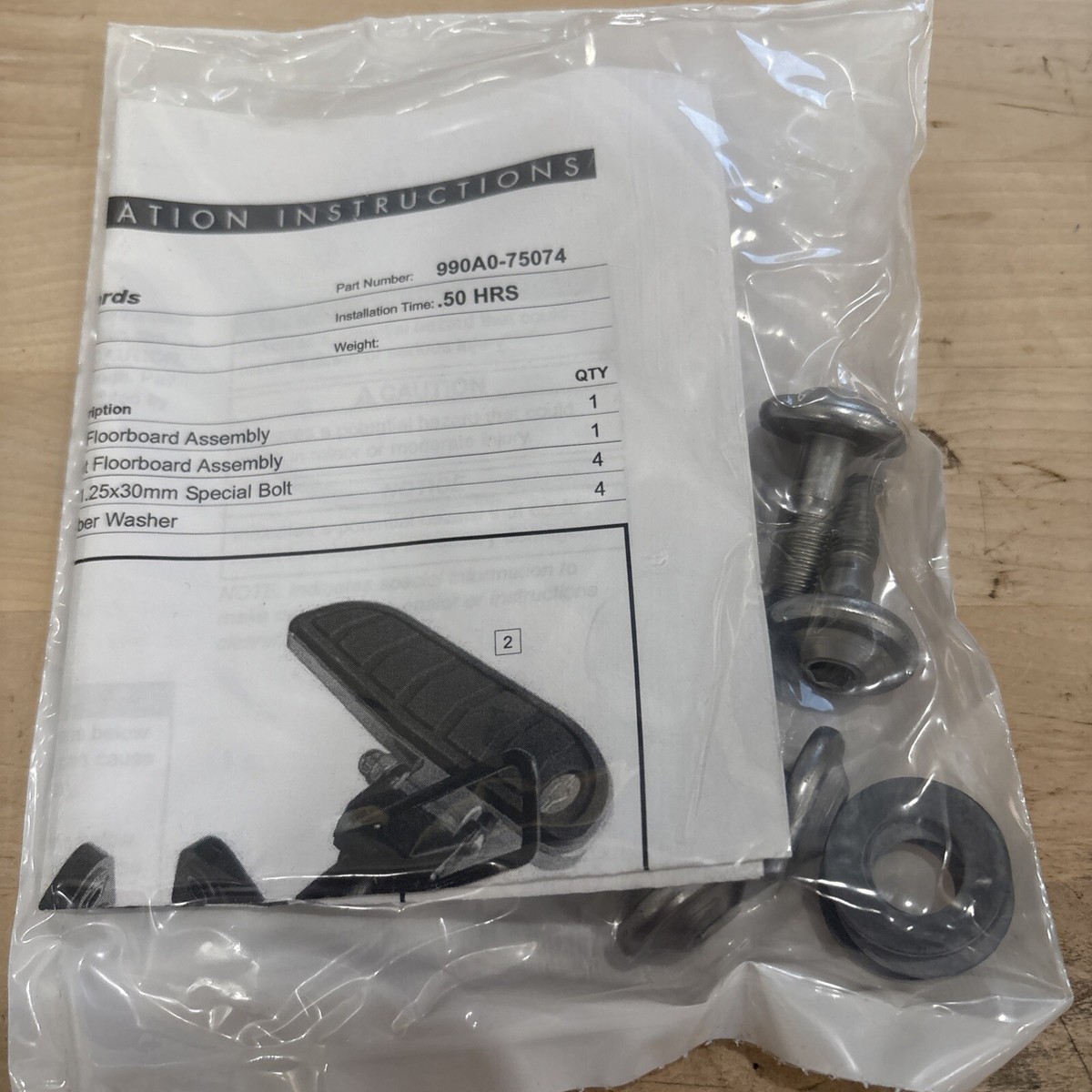 （'y'） 2009-2010 Suzuki Boulevard C50/M50 Rear Floorboards Foot