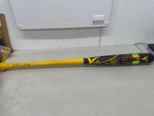 San Diego Padres Fernando Tatis Jr Game Used Cracked Victus San Diego Padres Fernando Tatis Jr Game Used Cracked Victus