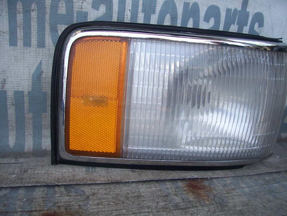 94-96 CADILLAC DEVILLE OEM LUZ DE ESQUINA DEL LADO DERECHO DEL PASAJERO LUZ INTERMITENTE Foto 3 de 4