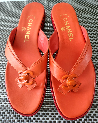 AUTH VINTAGE CHANEL THONG TURN LOCK RED LEATHER FLAT SANDALS 38/8 - Picture 3 of 8