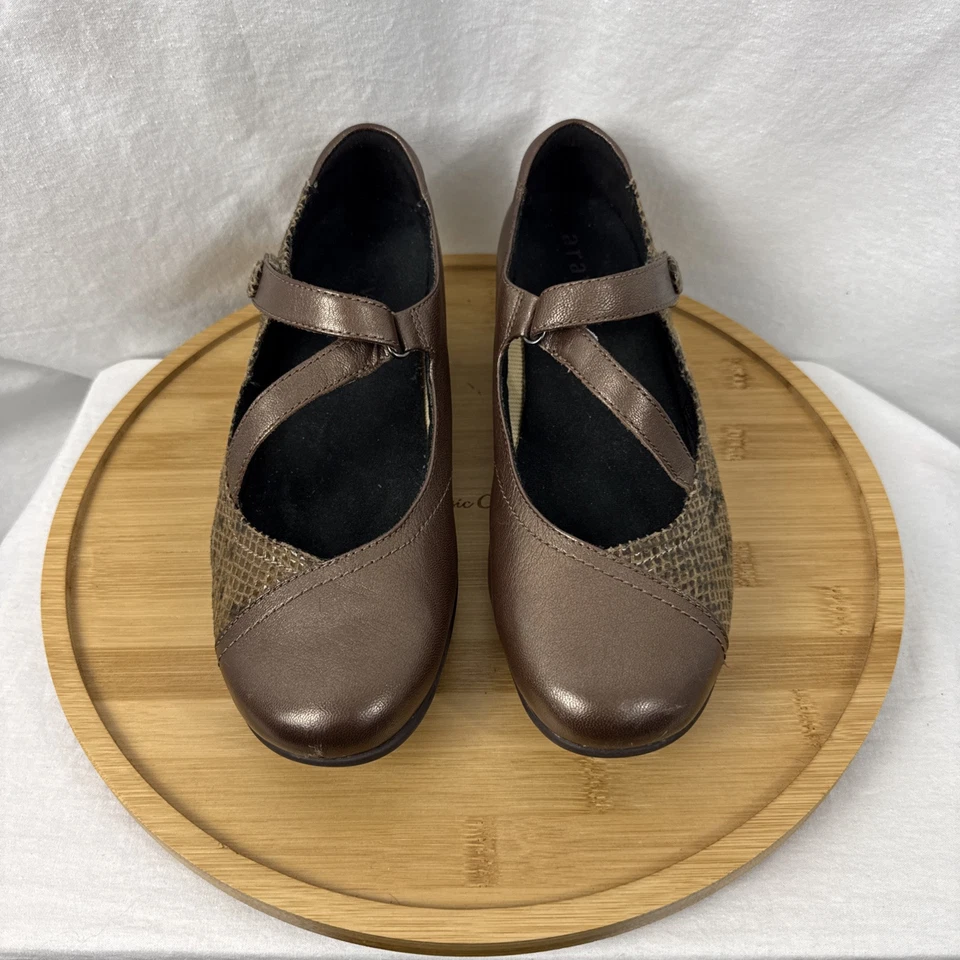Zapatos de salón Aravon Portia bronce con tiras Mary Jane para mujer talla 9 2 A marrón tacón Foto 2 de 4
