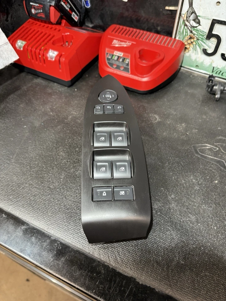 Главный выключатель стеклоподъемника двери со стороны водителя для Cadillac Escalade 2015-2019 годов выпуска 22810465 - Изображение 2 из 4