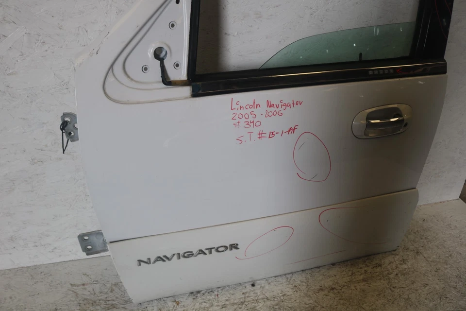 2005-2006 LINCOLN NAVIGATOR LEFT FRONT DOOR - Изображение 2 из 4