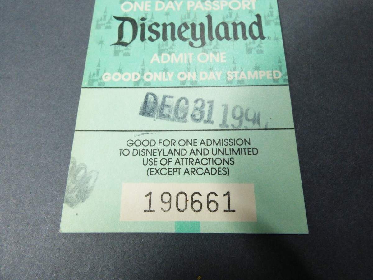 なぁ DISNEYLAND COMMEMORATIVE PASSPORT Disneyland Paris to Release Metal Reproduction of Euro