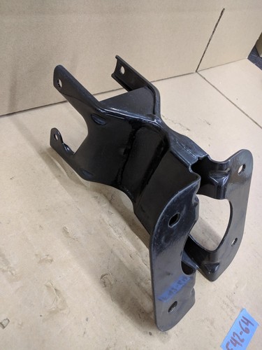 Harley-Davidson FXR Touring Fairing Mounting Bracket 58040-83 - Picture 4 of 10