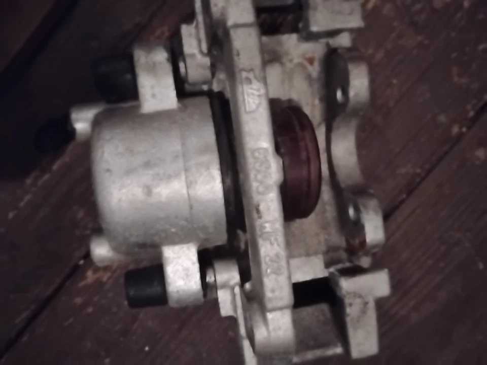 Pinza de freno Dodge Caravan 02' nueva intercambiable con Plymouth Foto 2 de 4