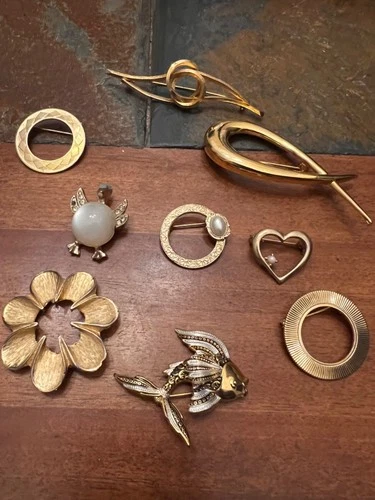 Vintage Gold Tone Brooch Pin Lot Costume Jewelry Collectible Accessories
