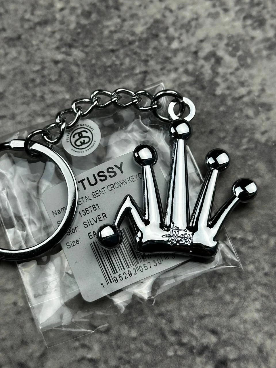 VINTAGE RARE PORTE CLÉS STUSSY métal courbé couronne ​alliage doré métal carhartt suprême
