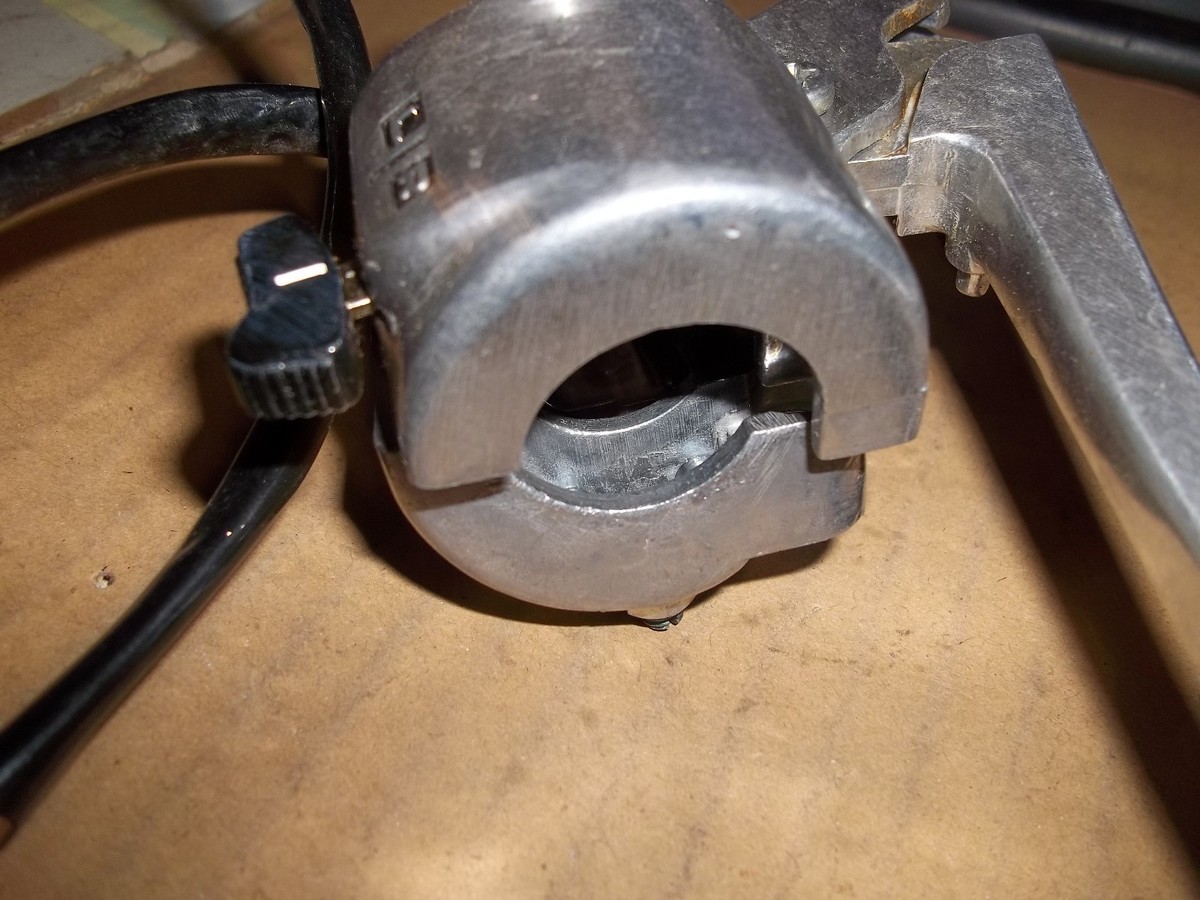 YAMAHA RD60 RIGHT HANDLEBAR LEVER HOLDER BLINKER SWITCH 232-82920