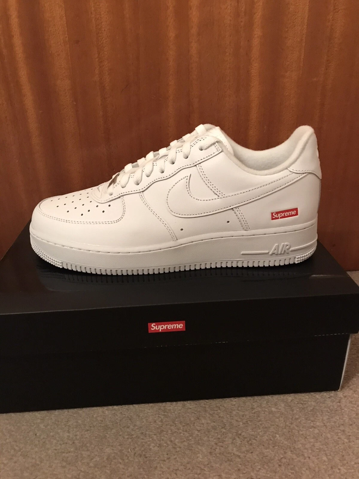 Baskets Nike Air Force 1 Sp triple blanc rouge suprême UK9 US10 EU44 boîte neuve