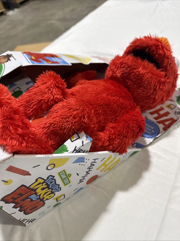Sesame Street 2021 - Tickliest Tickle Me Elmo - Nuevo en caja - Moving Elmo Foto 4 de 4