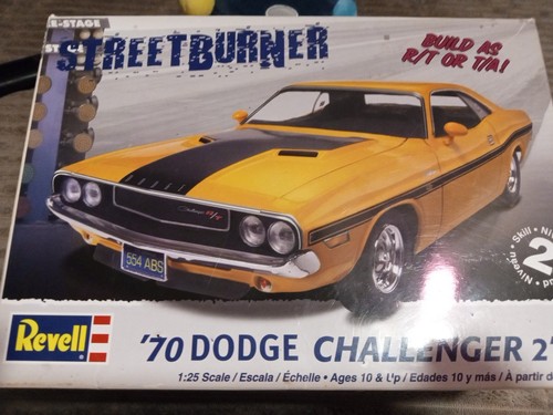 Revell Street Burner70 Dodge Challenger 1:25 scale to Rebuild Or Junkyard Parts - Picture 2 of 7