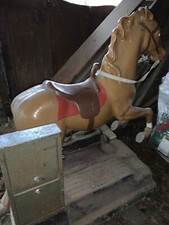 schaukelpferd mit Geldeinwurf