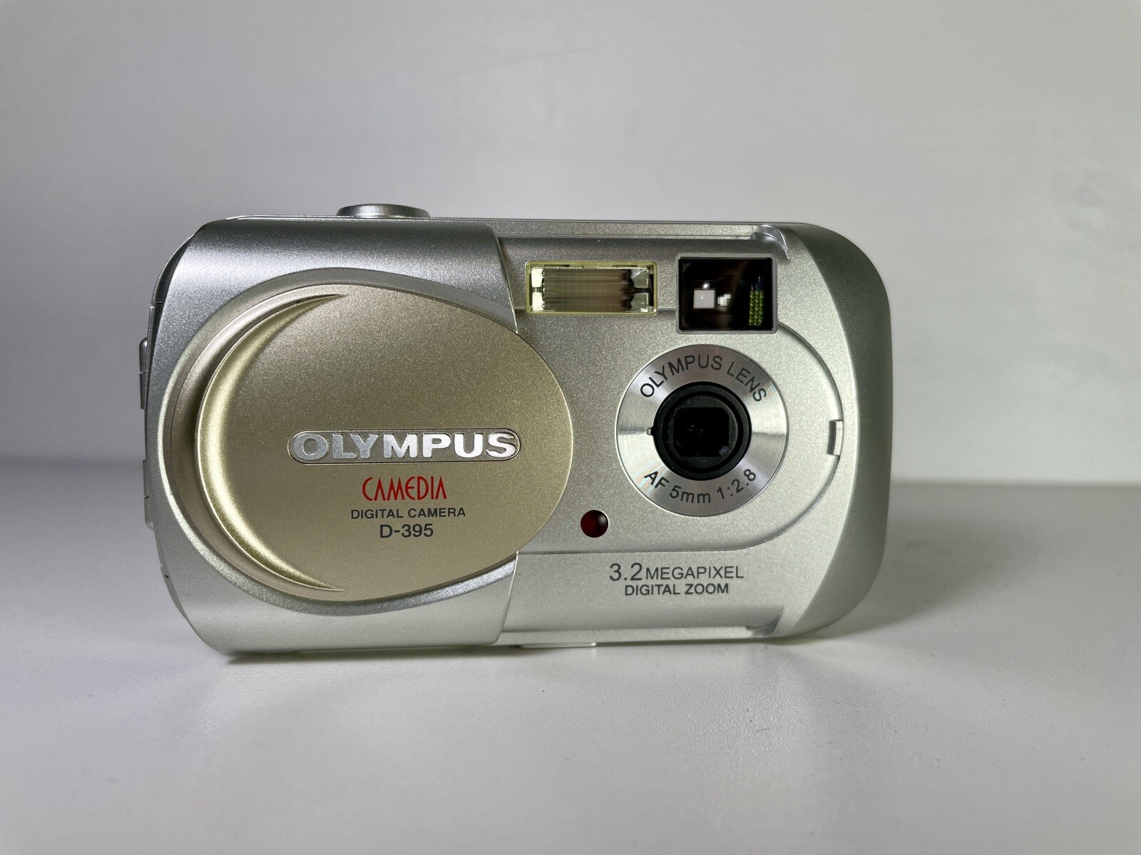 Olympus CAMEDIA D395 3.2MP/ 2.5x Digital Zoom Camera Fully