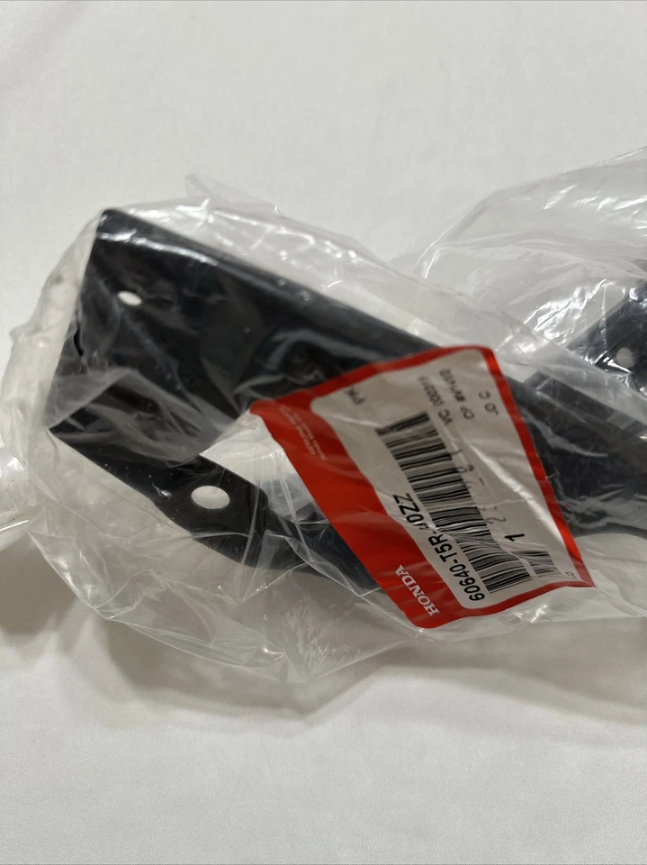 Genuine 15-20 Honda Fit 60640-T5R-A00ZZ Right Front Fender Bracket New OEM - Image 2 of 4