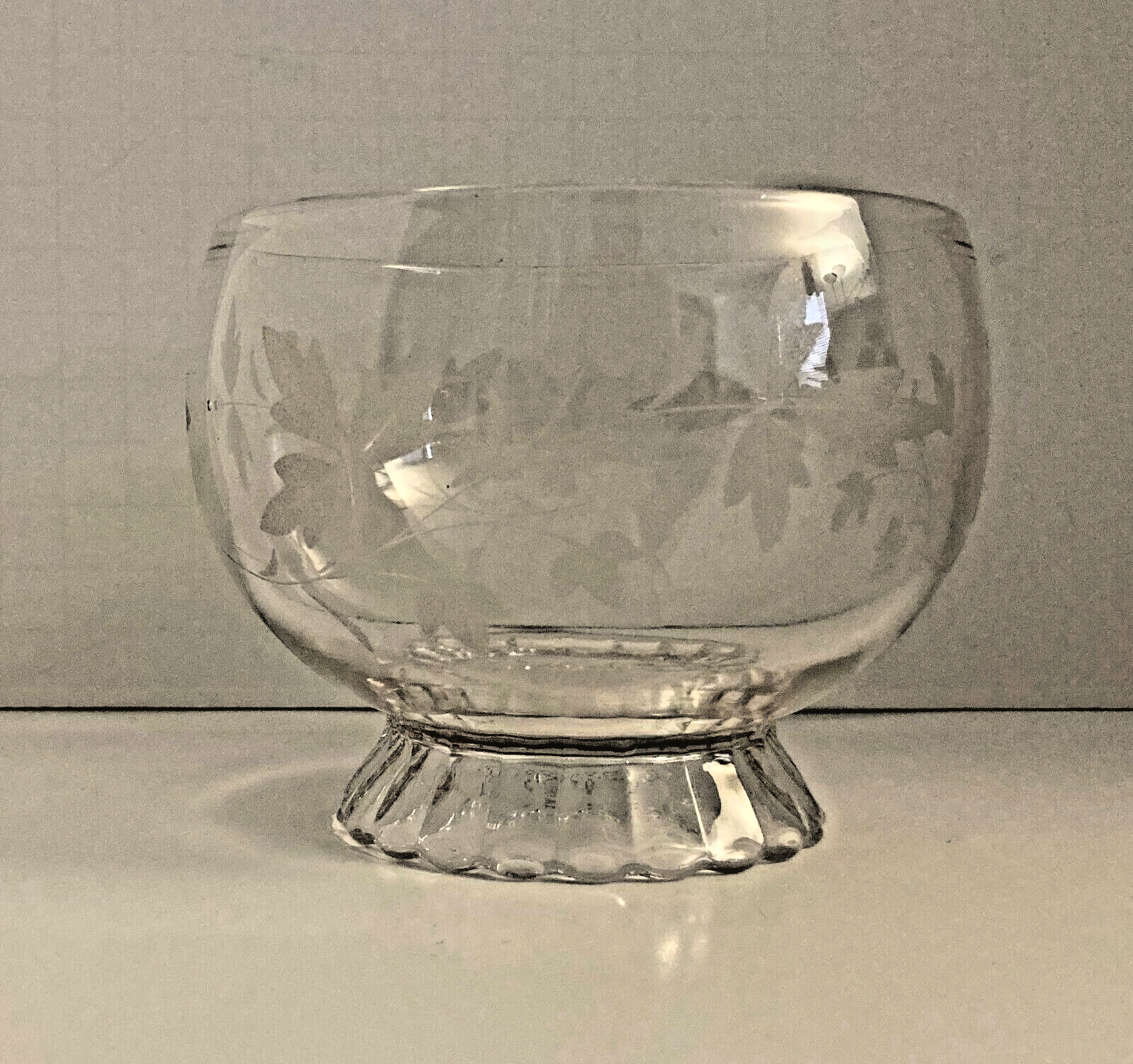 VINTAGE ROUND CLEAR GLASS FOOTED BOWL WITH ETCHED LEAVES AND BERRIES-#29