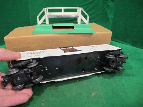 Lionel No. 3662 Postwar Automatic Refrigerated Milk Car w/platform & insert - 第 10/15 張圖片