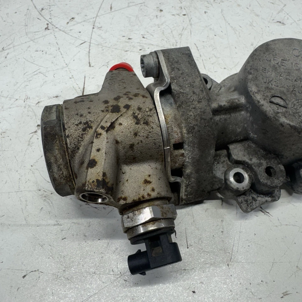 OEM 2012-2015 AUDI A6 QUATTRO C7 MOTOR DE GASOLINA 3,0 L CARCASA BOMBA DE COMBUSTIBLE DE ALTA PRESIÓN Foto 2 de 4