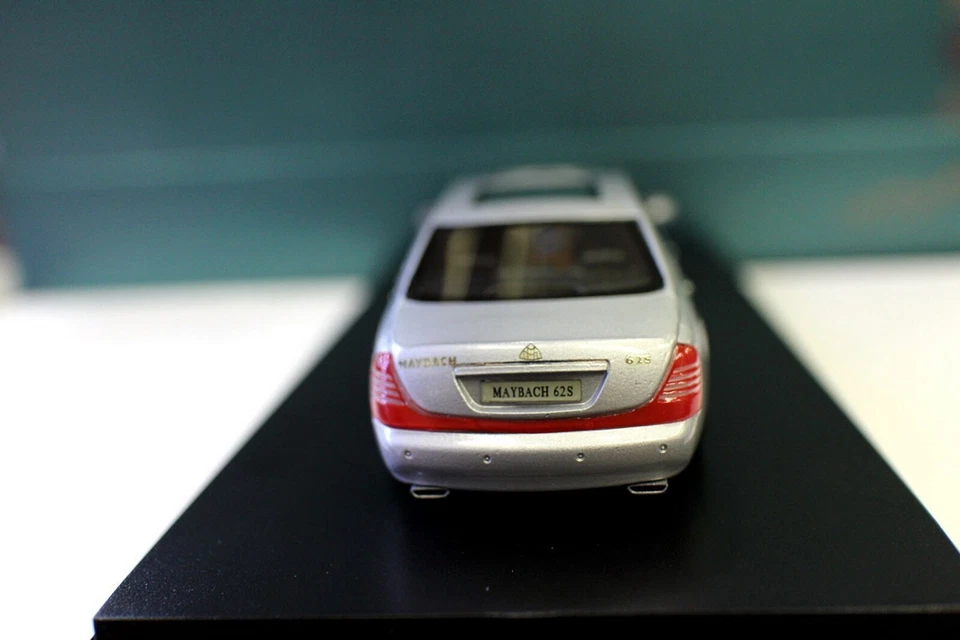 1/43 Scale Maybach 62S Silver Diecast Car Model Toy Collection Gift NIB - Image 4 of 4