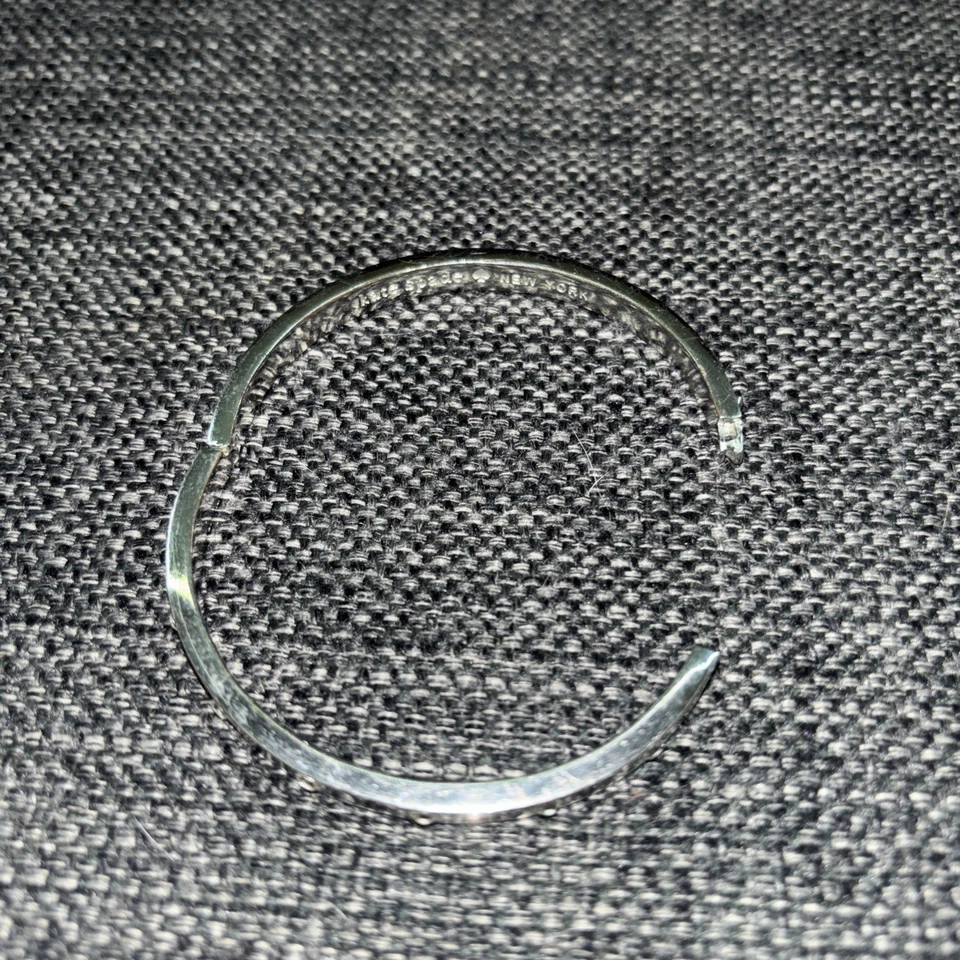 Conjunto de moldura Kate Spade pulseira polida em prata usada! - Imagem 2 de 4