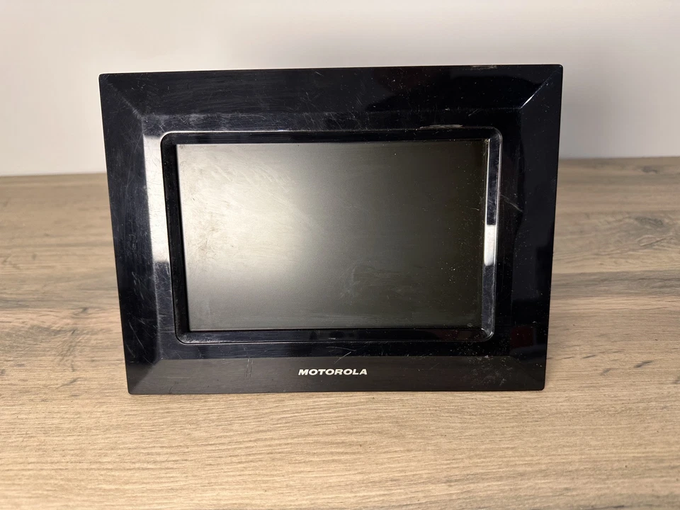 Motorola MF700 7" Digital Photo Frame - Slideshow - USB & Memory Card - Black - Image 2 of 4