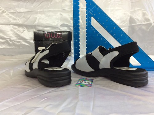 G Wiz Black /White Leather Low Heel Sandals Women's 7.5 Great Condition - Picture 6 of 8