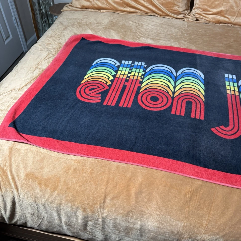 Toalla de playa arco iris de colección ELTON JOHN 34x62 gira de conciertos orgullo negro rojo LGBTQIA Foto 3 de 4