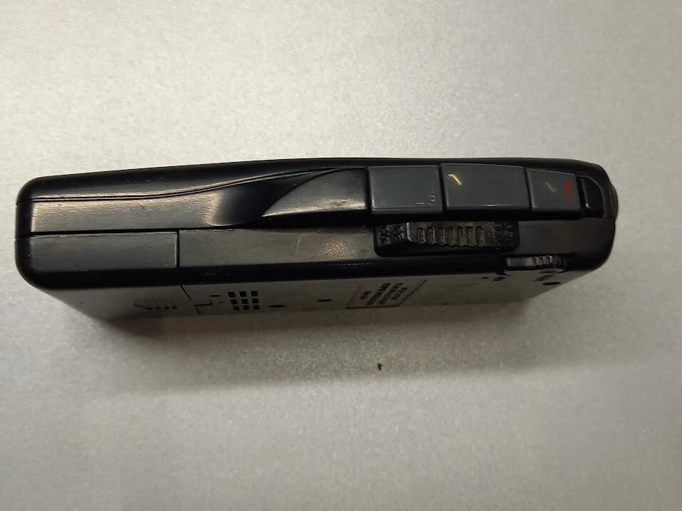 Grabadora de microcassette Olympus Pearlcorder S701 - No funciona, signos de uso Foto 2 de 4