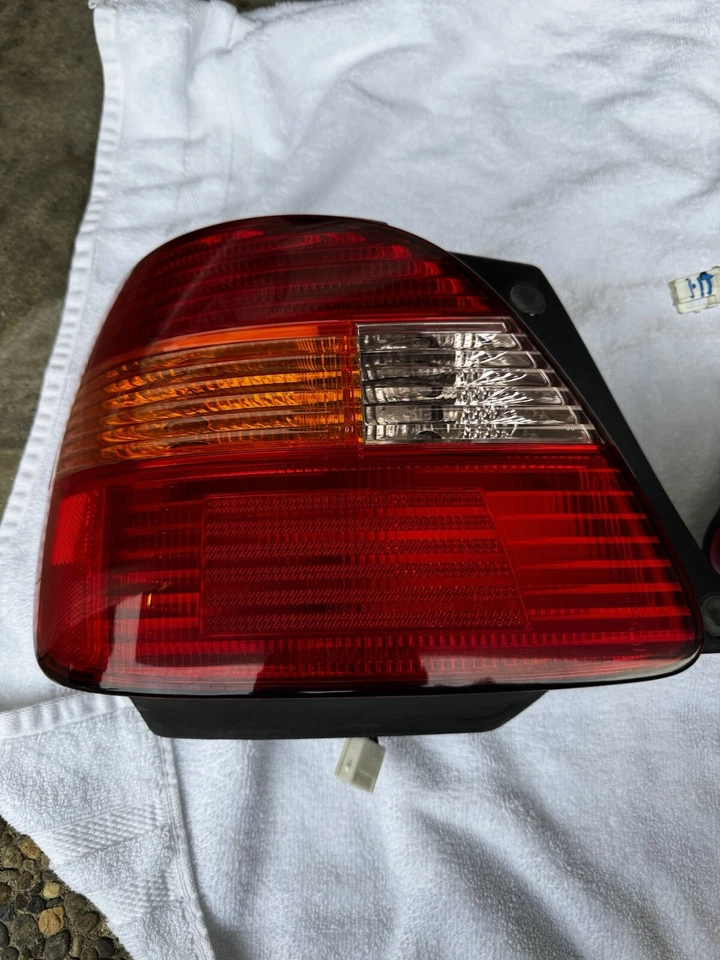 1998 - 2000 雷克萨斯 GS300 GS400 原始设备制造商尾灯制动灯一对左右 — 第 2/4 张图片