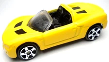 MAISTO 2001 OPEL SPEEDSTER CONVERTIBLE YELLOW 1:64 DIECAST 2.5" CAR SILVER RIMS
