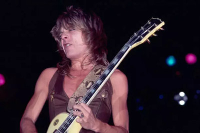 Randy Rhoads spielt Gitarre im Nassau Coliseum 1981 4x6 Foto  