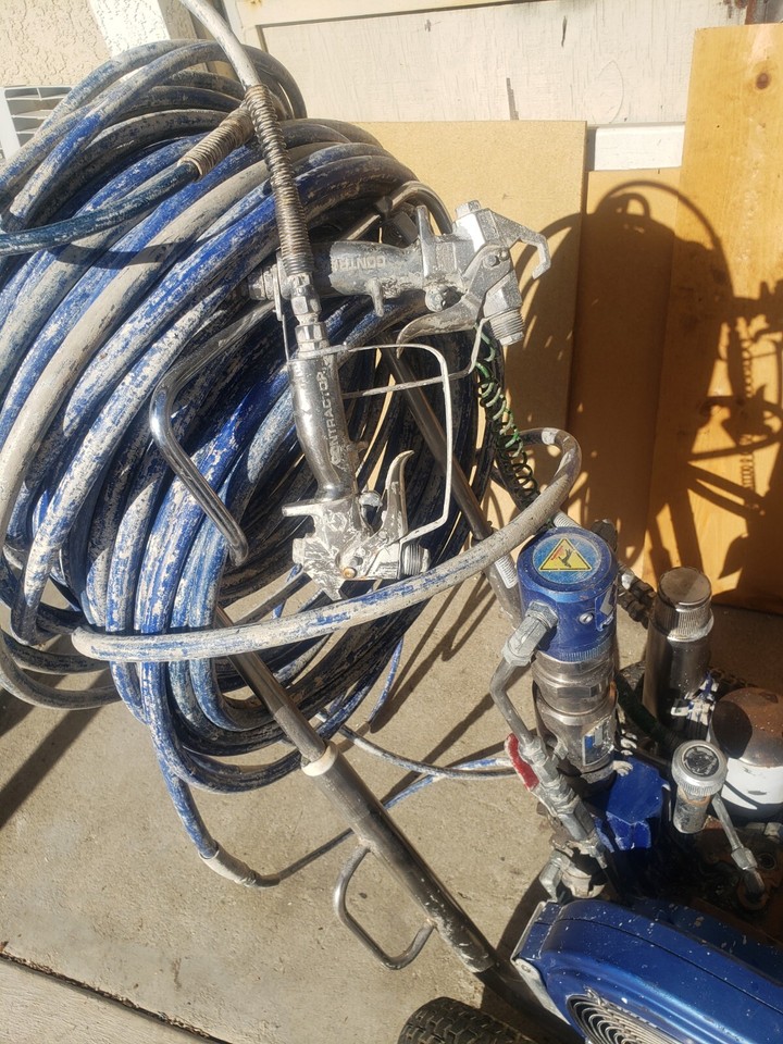 GRACO GH 230 CONVERTIBLE GAS HYDRAULIC PAINT SPRAYER 2 Hoses And GUNS