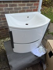 NEW Crosswater Svelte 600 Wall Hung Vanity Unit | White  Gloss Cast Marble Basin