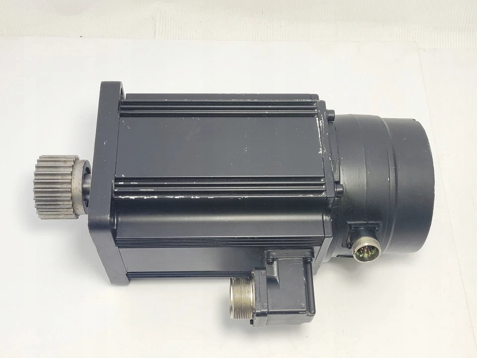 Rexroth Indramat MAC090A-0-ZD-2-C/110-A-0 223982 Servo Motor  - Image 3 of 4