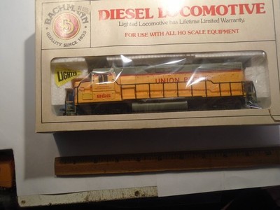 BACHMANN HO EMD GP40  UNION PACIFIC DIESEL LOCO No 866 UNDISTURBED       5-162-5
