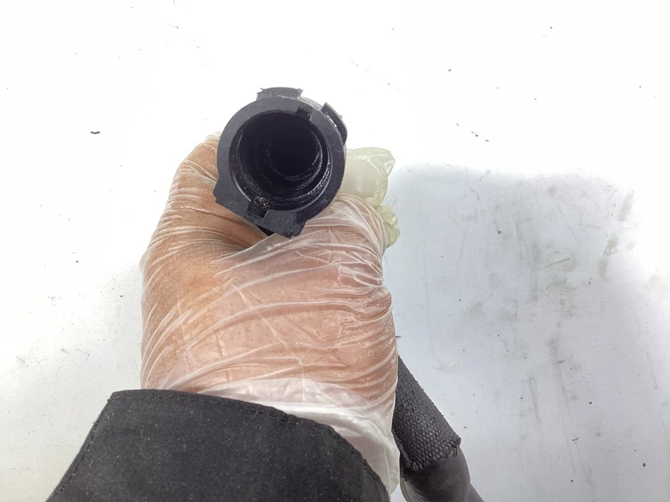 BMW 550i 650I XDRIVE 2012-2016 - Manguera de tubo de refrigerante de agua del motor OEM. Foto 4 de 4