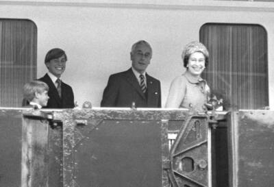 Royal Smiles From The Queen Her Sons Prince Edward Prince Andrew And 1974 PHOTO