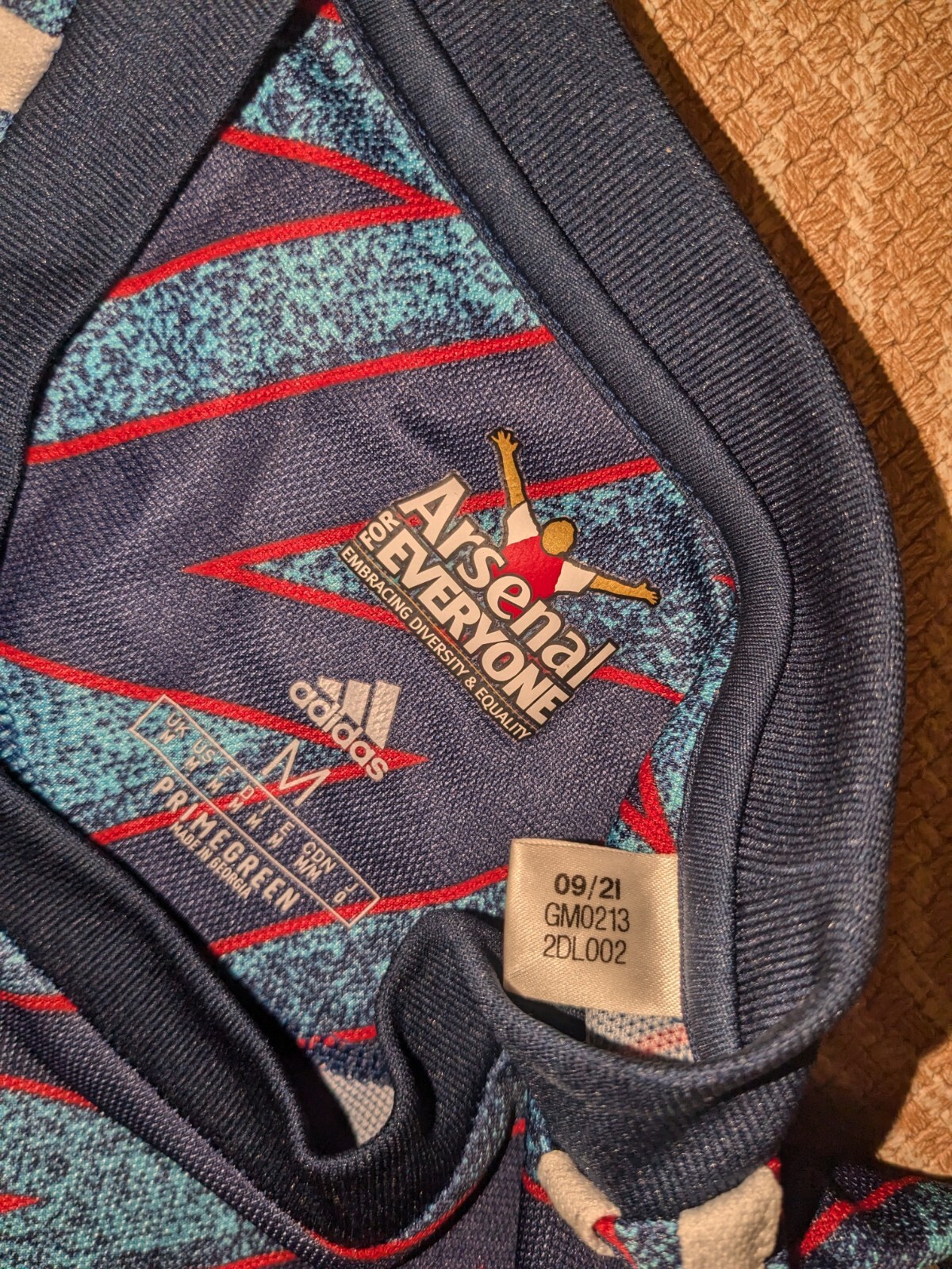 Genuine MEDIUM Adidas ARSENAL 21/22 Third Shirt 2021/2022 Blue Zig Zag Jersey image 3