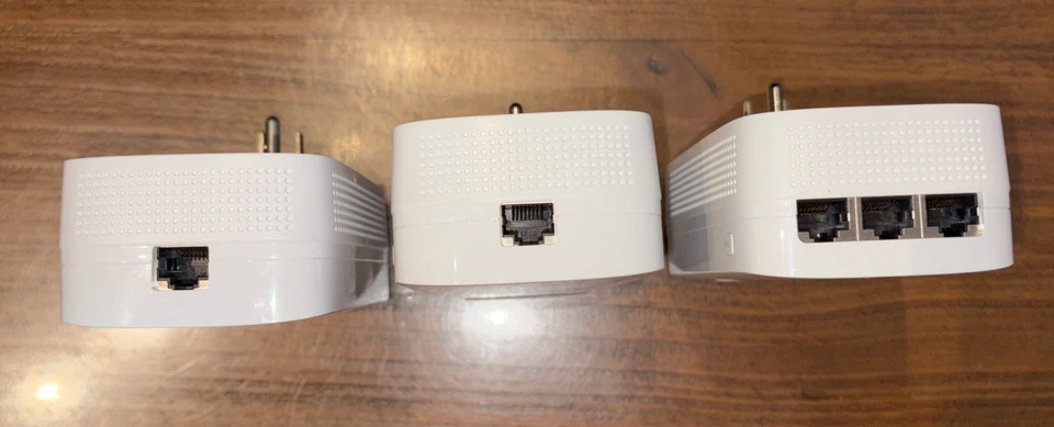 TP-Link TL-PA8030P AV1200 3 puertos + dos adaptadores de línea eléctrica de paso TL-PA8010P Foto 2 de 3