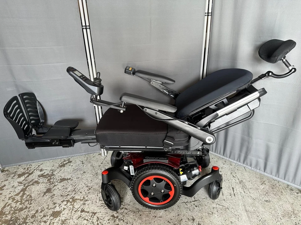 2025 Quickie Q300M Mini Wheelchair, with  Power Lift, Tilt,Leg,Recline, Lights  - Image 4 of 4